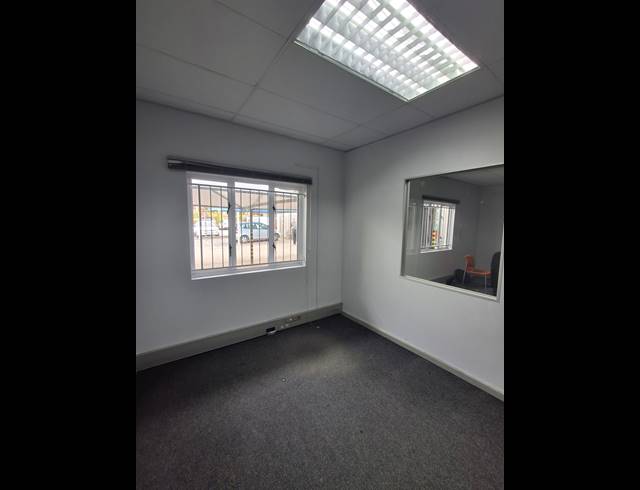 90M² OFFICE TO LET IN VINCENT